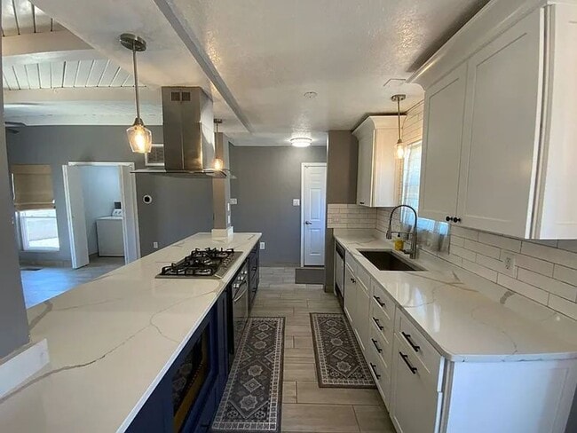 Building Photo - SWEET FAMILY HOME