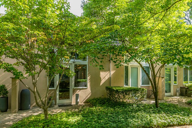 Building Photo - 36 Moore St