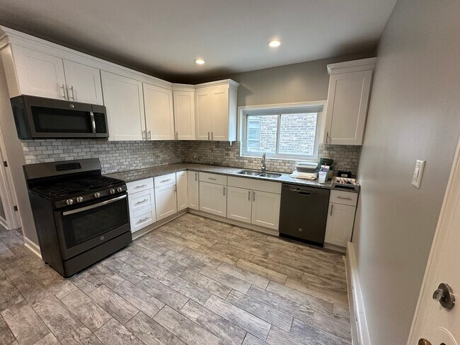 Building Photo - 1926 Wesley Ave