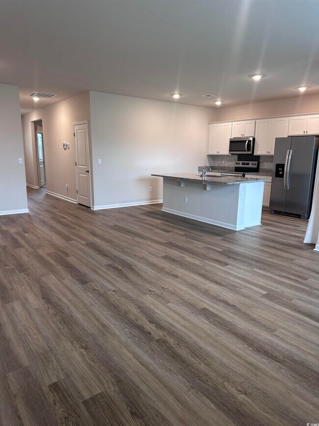 Building Photo - 5175 Yellowstone Dr