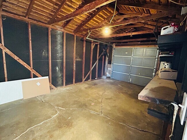 Building Photo - 601 Foster Pl