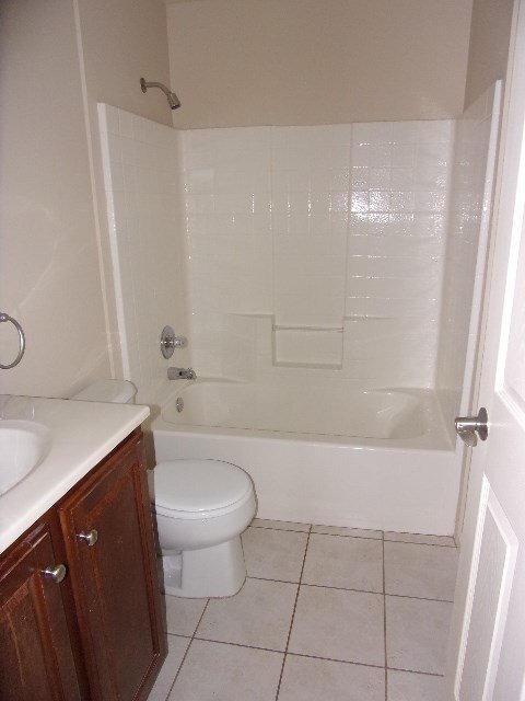 Building Photo - Canyon Ranch Condo in Gated Community.
