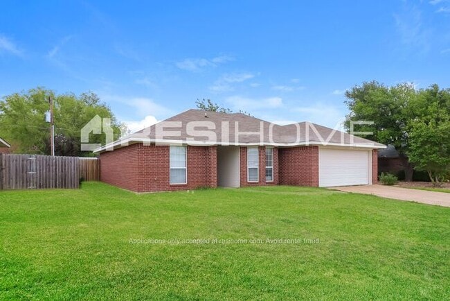 Building Photo - 108 Apache Trail
