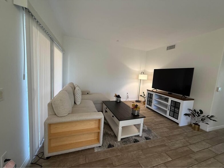 Building Photo - 17230 Newhope St