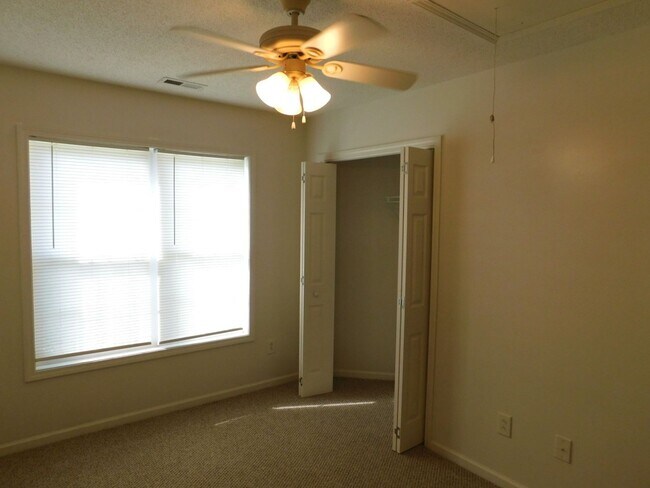 Building Photo - Charming 2-Bedroom, 2-Bath Duplex with Garage