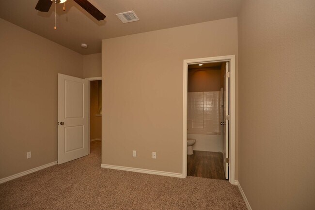 Building Photo - Avalible for August Pre-Lease! 4 Bed 4.5 Bath Townhome Next to Pool!