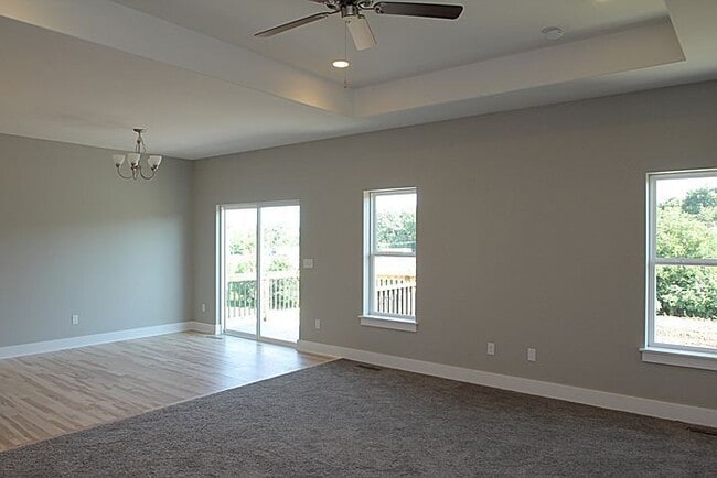 Building Photo - Easy access to Iowa City and beyond