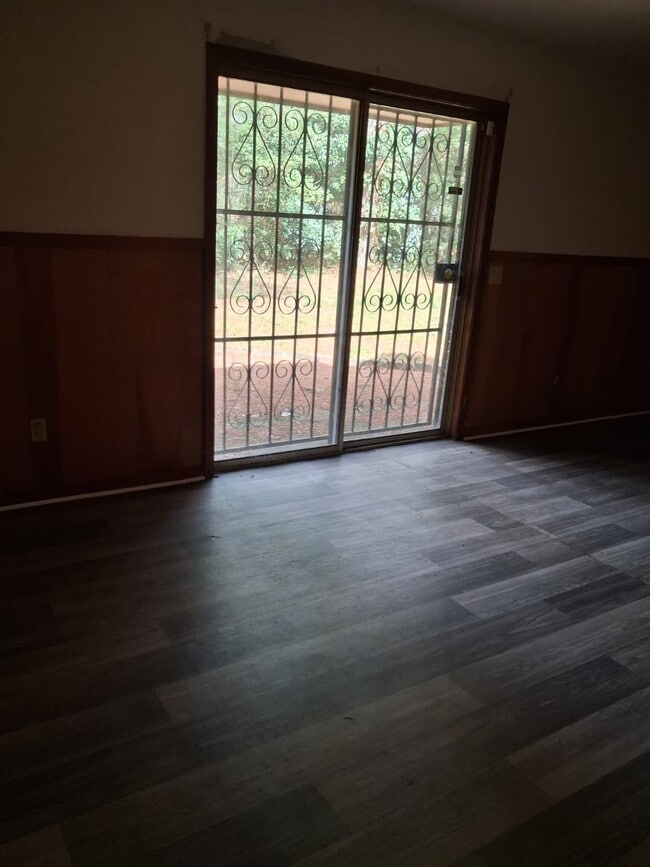 Building Photo - 1110 Shalimar Dr