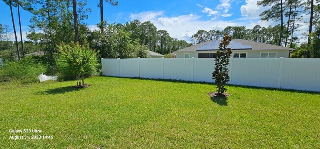 Building Photo - New 3/2/2.5 Home with Upgrades