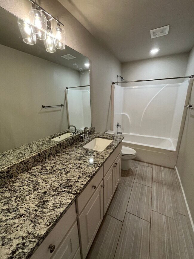 Building Photo - Stunning Duplex in Shallowater!