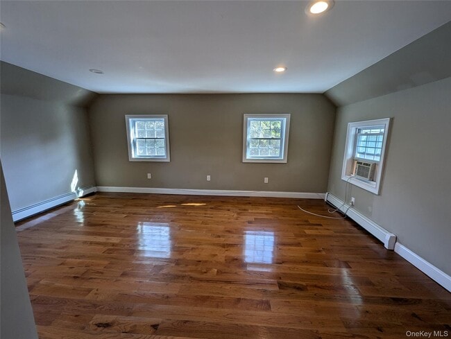 Building Photo - 12 Maple Ct