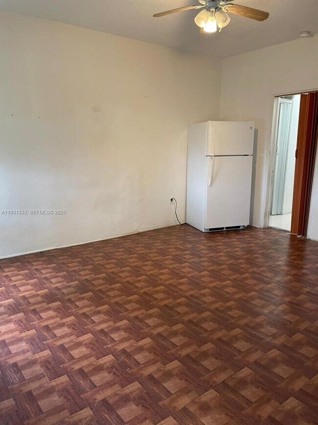 Building Photo - 6830 Harding Ave