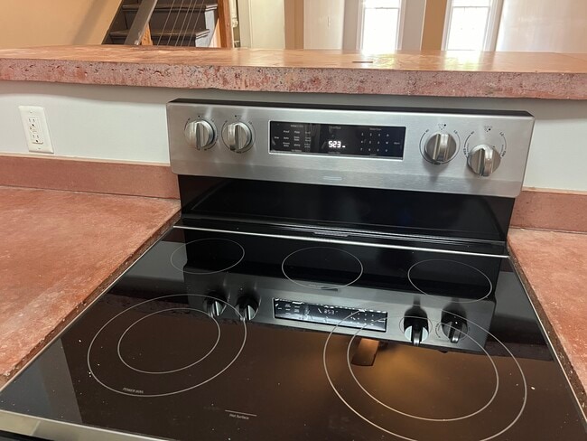 Building Photo - 406 E 31st St