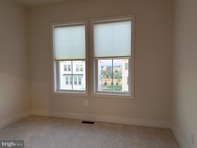 Building Photo - 120 Galaxy Pl