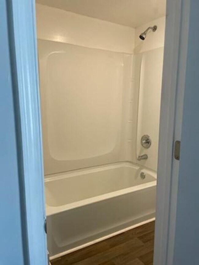 Building Photo - Charming & Updated 3-Bedroom Duplex with M...