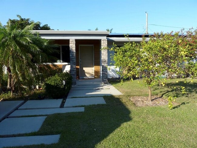 Building Photo - 1433 SE 5th Ct