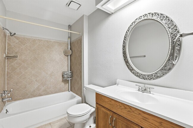 Building Photo - 14117 Briarsage Ct