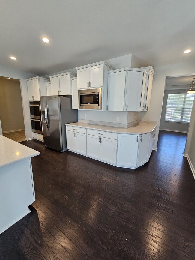 Building Photo - 4 Bed, 2.5 Bath with Granite Kitchen, Large Island, Luxury Master Suite, Full Basement, Huge Outd...
