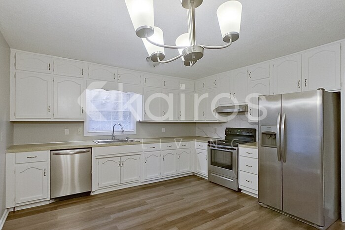 Building Photo - 2319 Applewood Dr