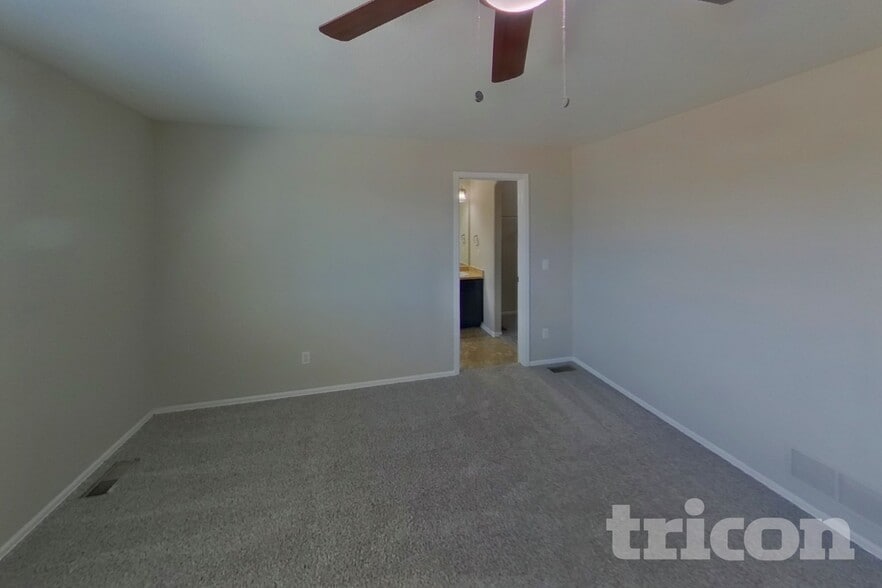 Building Photo - 2728 Sierra Springs Dr
