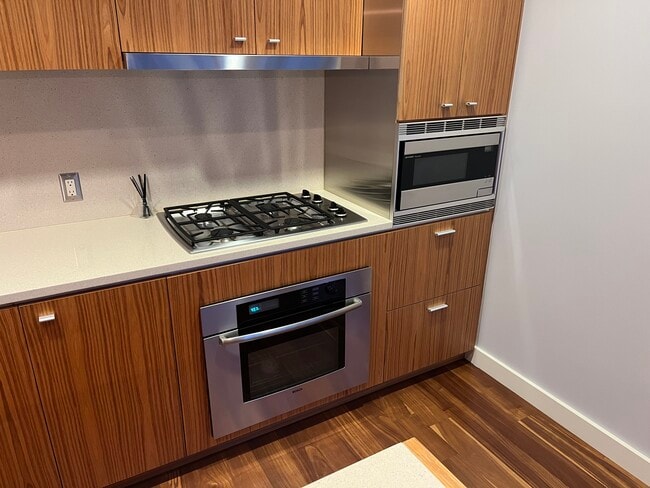 Building Photo - 841 S Gaines St