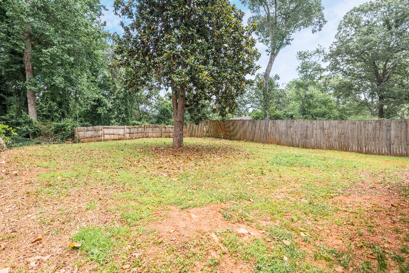 Building Photo - 1540 Eastland Rd SE