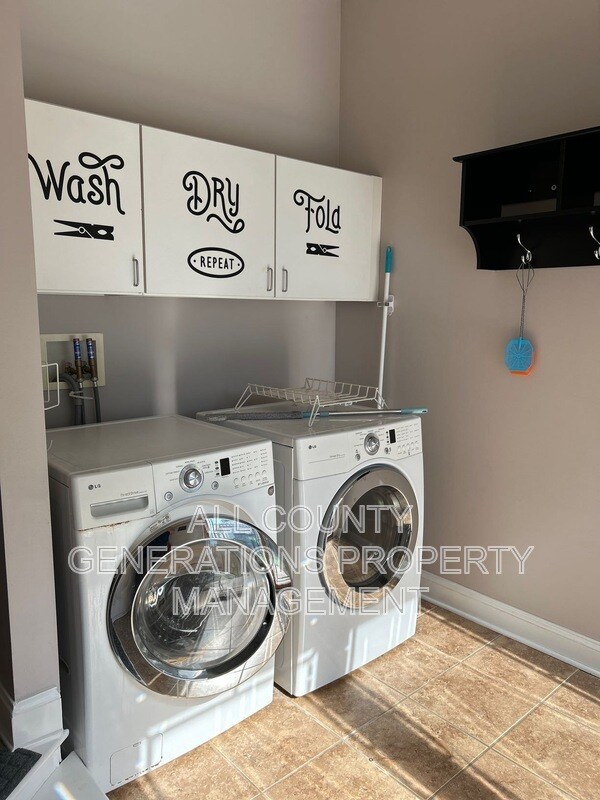 Building Photo - 3383 W 151st St