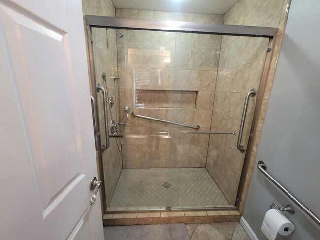 Building Photo - 1012 Meadowview Pl