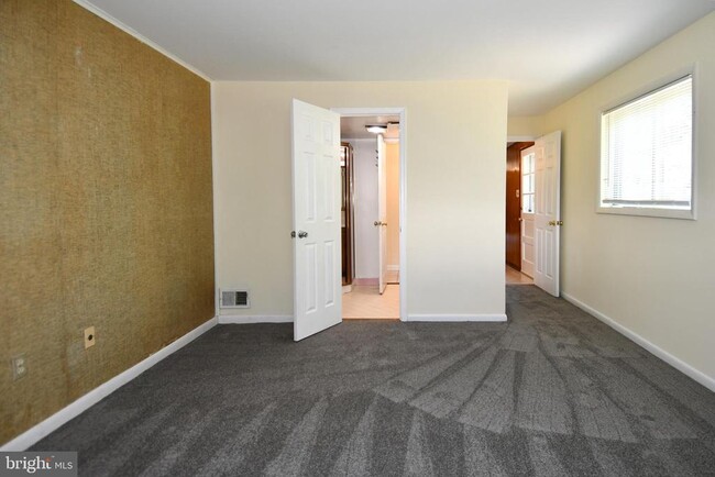 Building Photo - 4842 Randolph Dr
