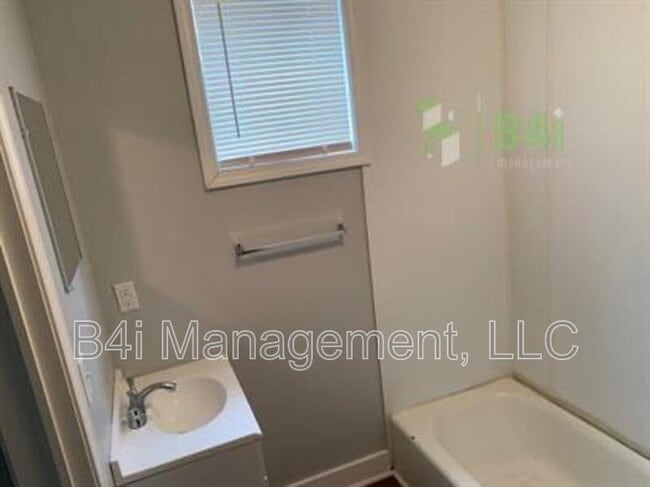 Building Photo - 1123 Drewery Ave