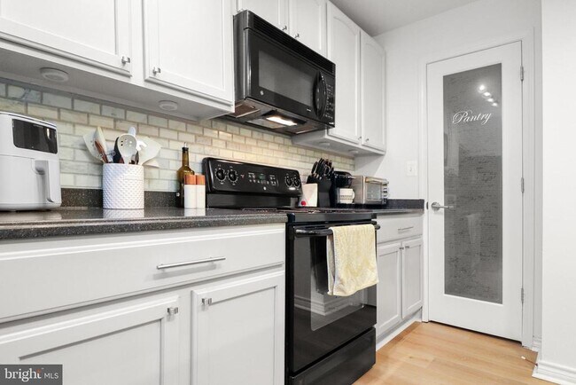Building Photo - 12160 Penderview Terrace