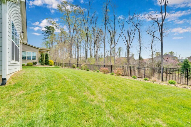 Building Photo - Light, bright, and move-in ready home in the highly sought-after Trilogy at Lake Norman community...