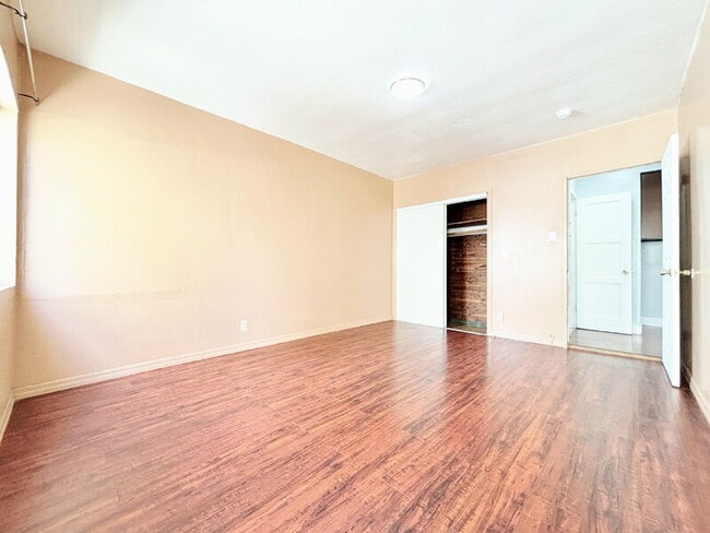 Building Photo - 2511 Ganahl St