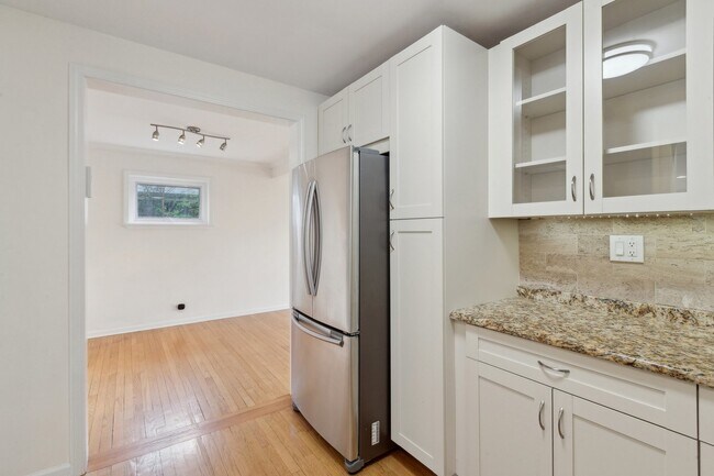Building Photo - 9225 Karlov Ave