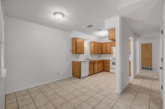 Building Photo - 808 Windcrest Dr