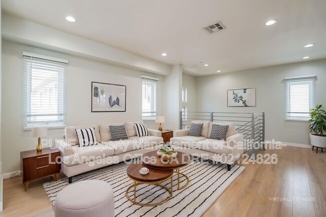 Building Photo - 10706 Camarillo St