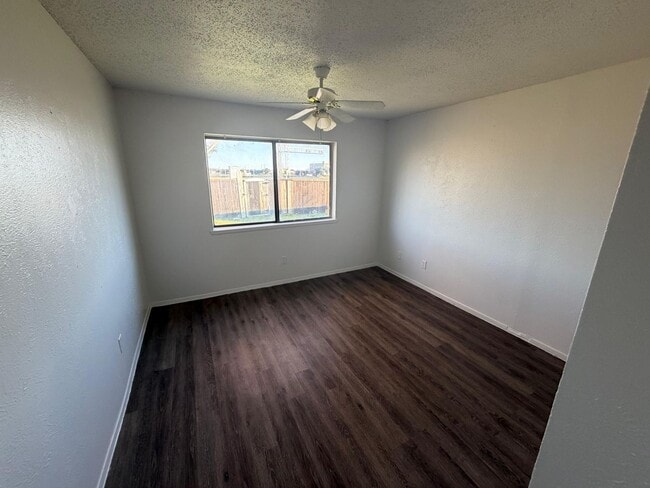 Building Photo - 2320 Montclair Cir