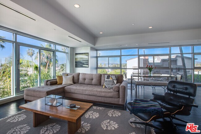 Building Photo - 3111 Vía Dolce