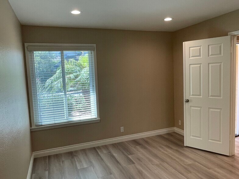 Building Photo - 1180 Kildeer Ct