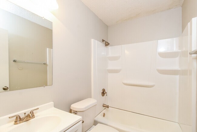 Building Photo - 1305 Yardley Terrace