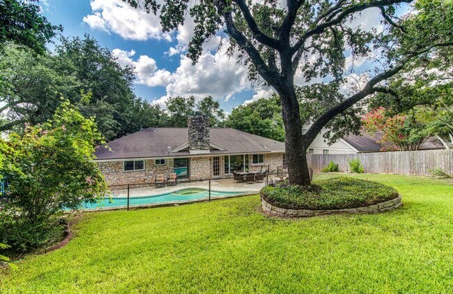 Building Photo - 2300 Cypress Point E