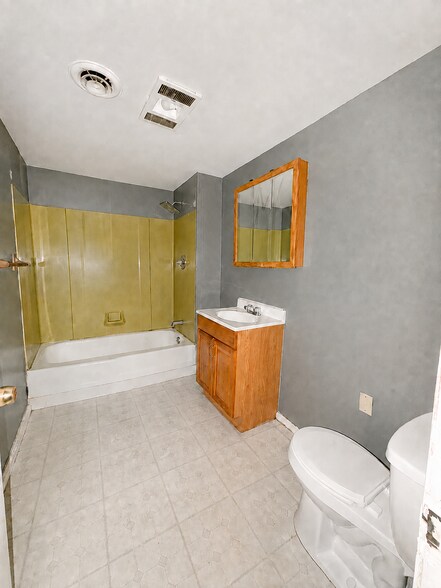 Building Photo - 735 Burden Ave