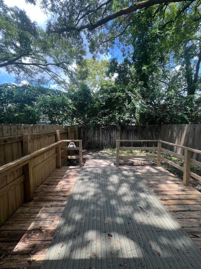 Building Photo - Cute 2 Bedroom 2 Bathroom Townhome For Rent!