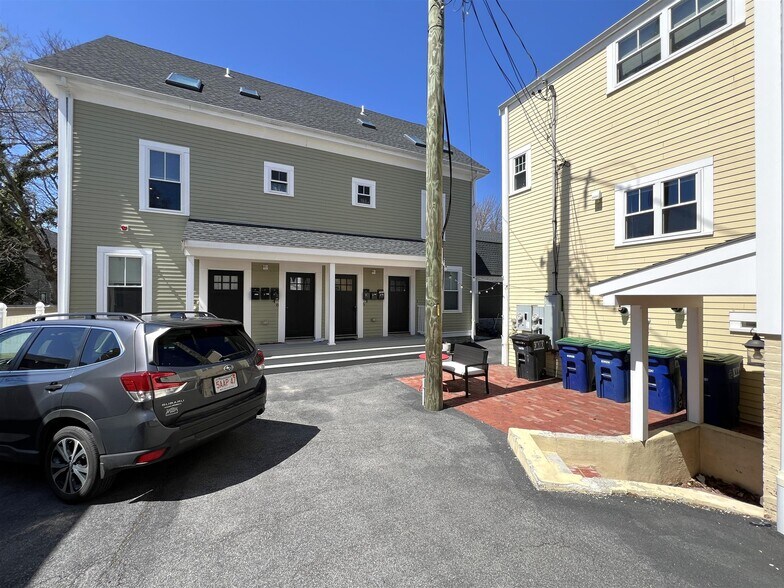 Building Photo - 28 Putnam St