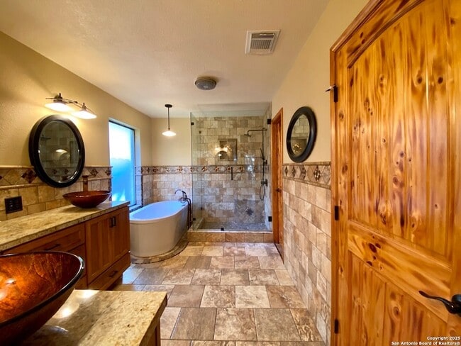 Building Photo - 8911 Shady Leaf