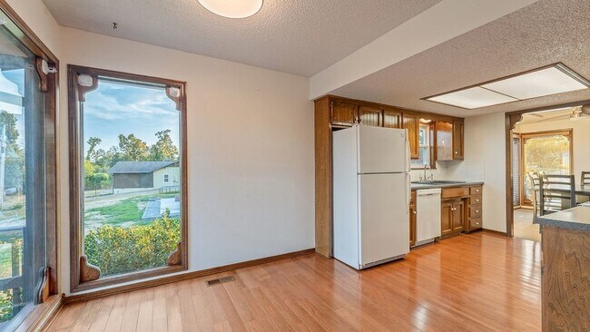 Building Photo - 403 S 37th St