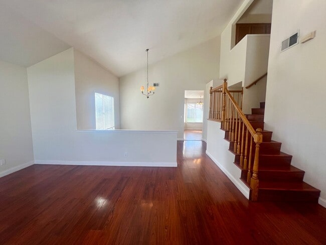 Building Photo - Sparkling and Spacious 4 bed 3 bath with 3...