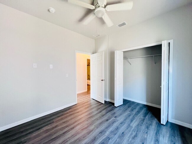 Building Photo - 1487 Las Villas Blvd
