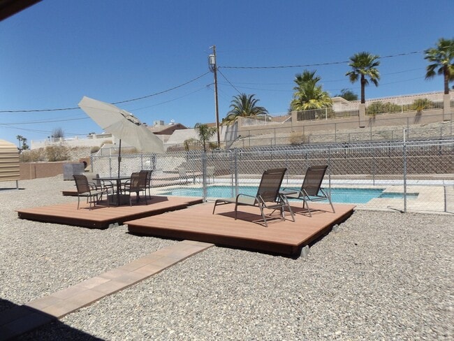 Building Photo - 3 Bedroom - 2 Bath Pool Home