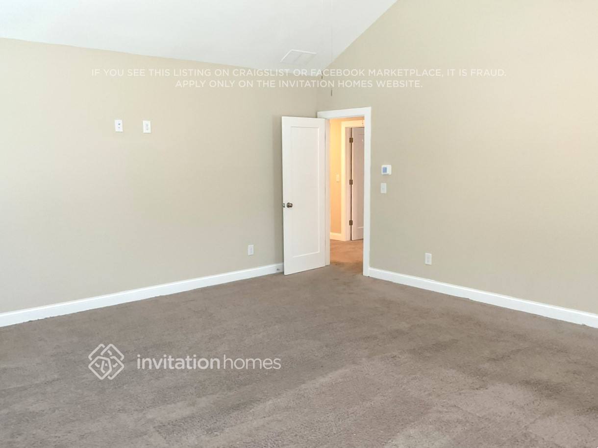 Building Photo - 310 Valley View Dr